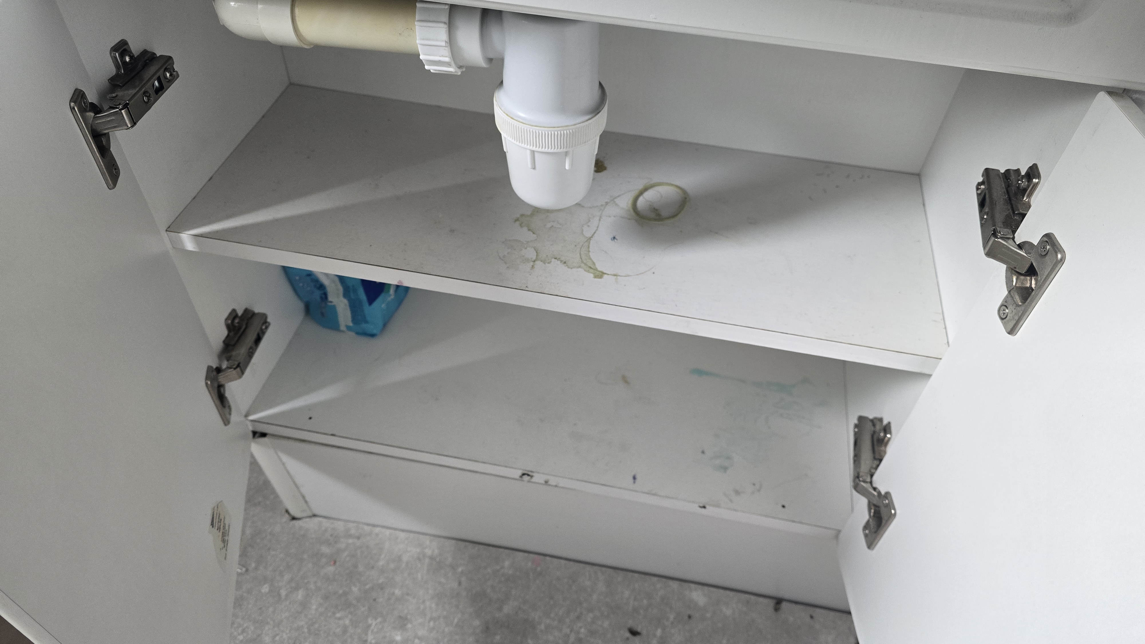 Before – Bathroom cabinets